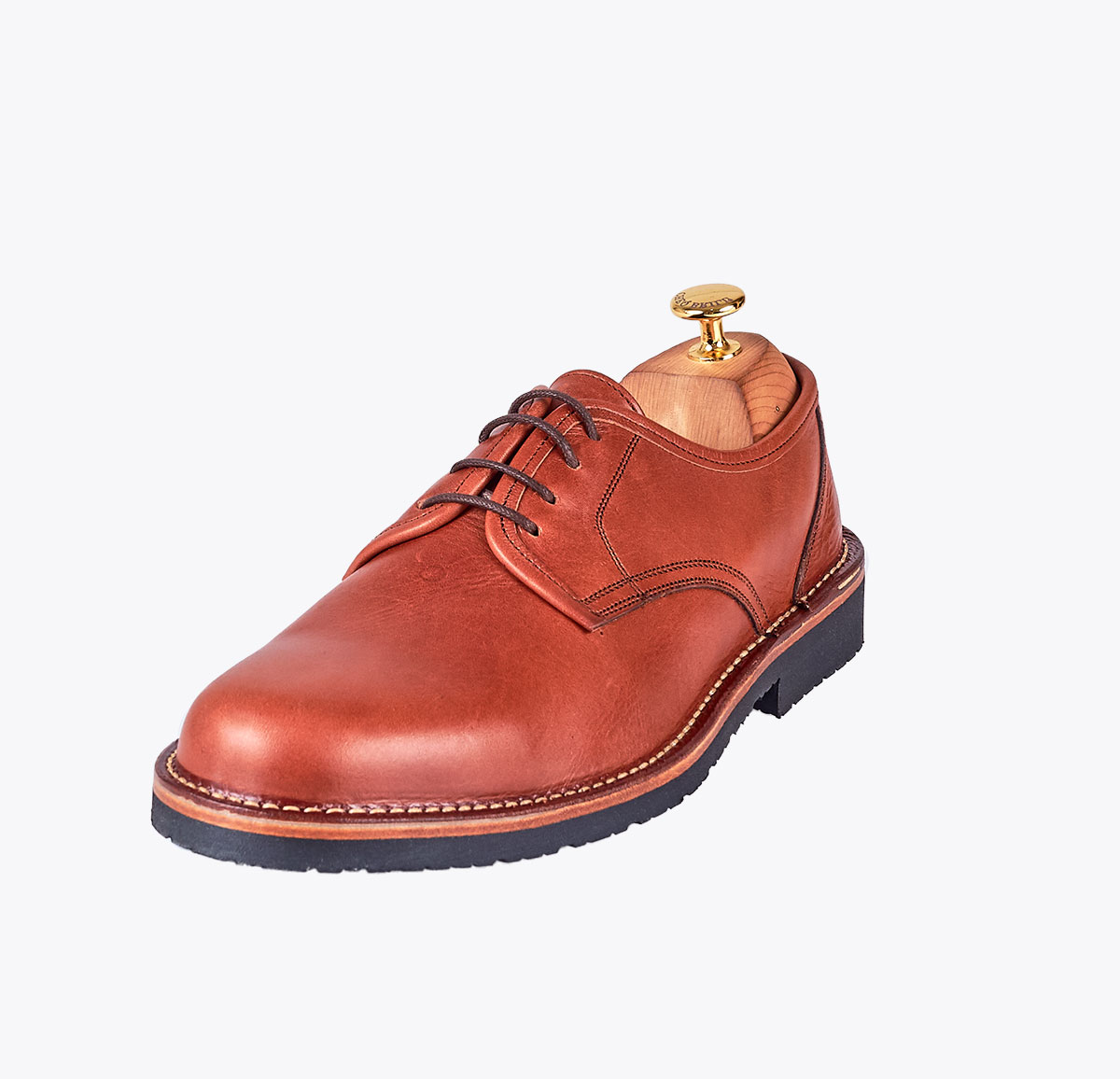Zapato liso oscuro hecho a mano en mandalashoes, Santanyí Mallorca. Hand made shoes. Nach Mass Schuhe